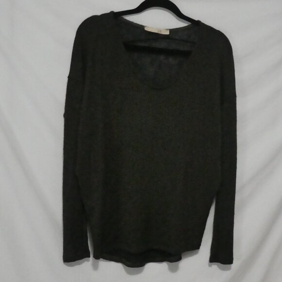 JOLIE USA | 24 pit to pit measured | Lightweight Olive Green V-Neck Sweater - Picture 1 of 14